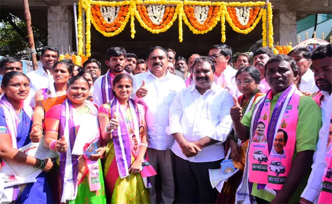 Warangal : Muncipalities Elected New Municipal Chairperson And Vice Chairpersons - Sakshi