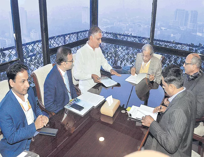 Minister Harish Rao Meets Finance Committee Cahirman In Delhi - Sakshi