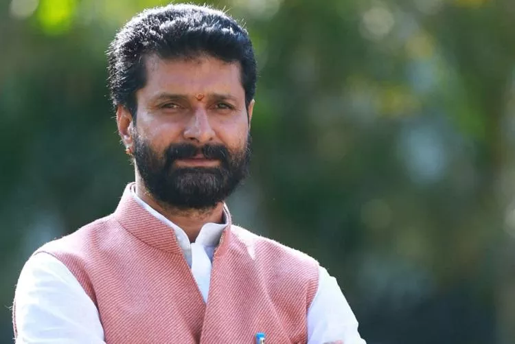 Karnataka BJP Minister Supports Anurag Thakur Over His Comments - Sakshi