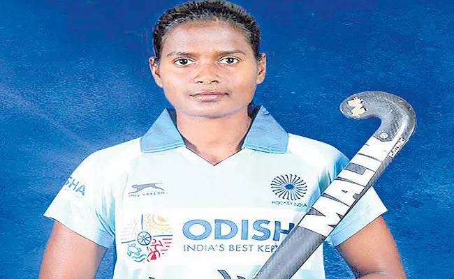 Sunitha Says Goodbye For Hockey - Sakshi