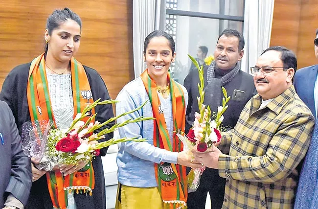 Badminton player Saina Nehwal joins BJP - Sakshi