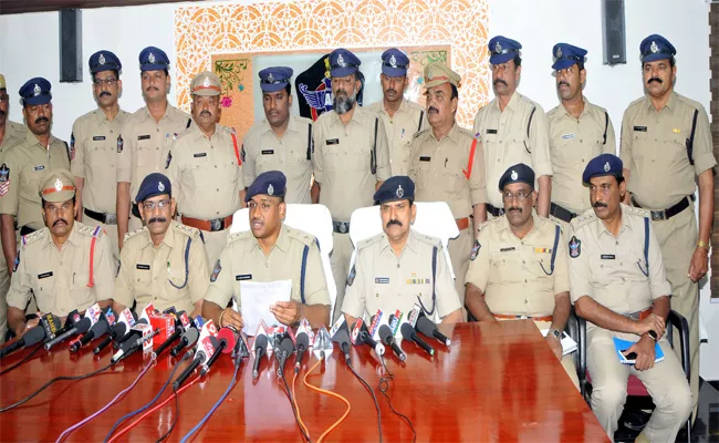 Police Arrested Thief In Ananthapur  - Sakshi