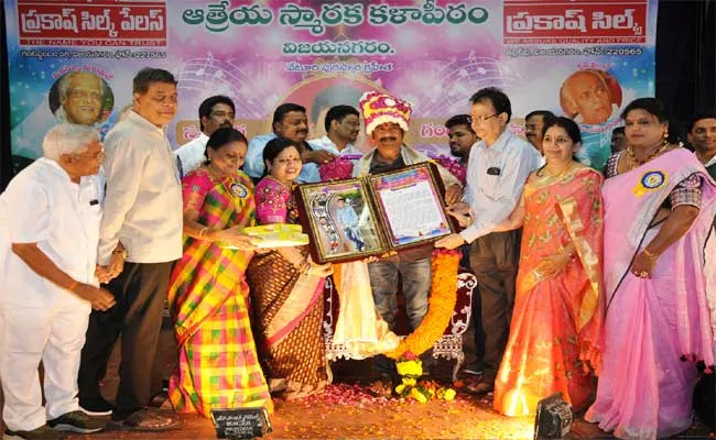 Veturi Award Given To Lyricist Bhaskarabhatla Ravi Kumar - Sakshi