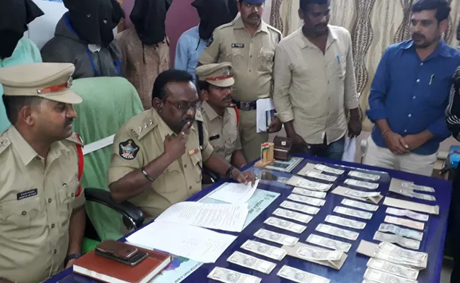 Fake Currency Gang Arrested In Srikakulam District - Sakshi