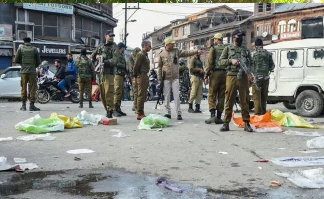 Grenade Attack On CRPF Patrol Vehicles in Srinagar - Sakshi