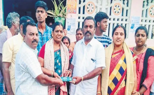 Two Wives Wins In Panchayat Elections In Tamil Nadu - Sakshi