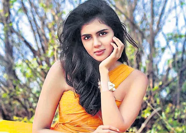 Kalyani Priyadarshan says ready to Lady Oriented movie - Sakshi