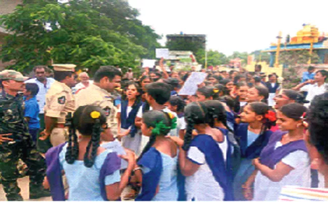 Child Marriage Awareness Program In Thullur - Sakshi