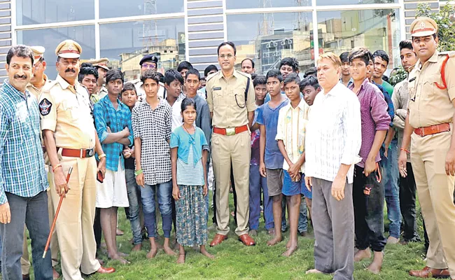 Identification of 3636 children in Operation Muskan - Sakshi