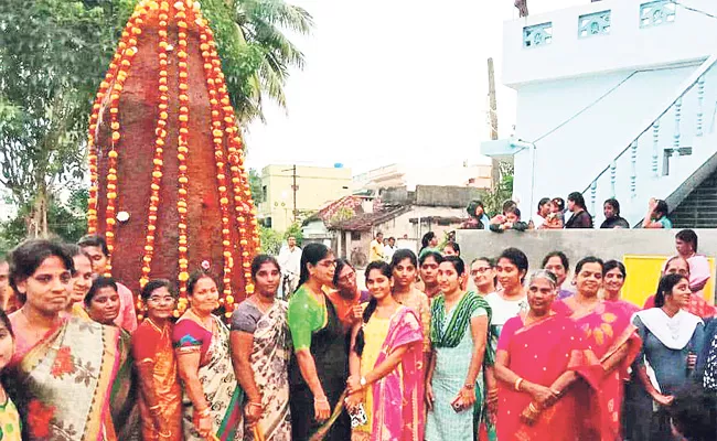 Big Gobbemma at Gummileru in East Godavari District - Sakshi