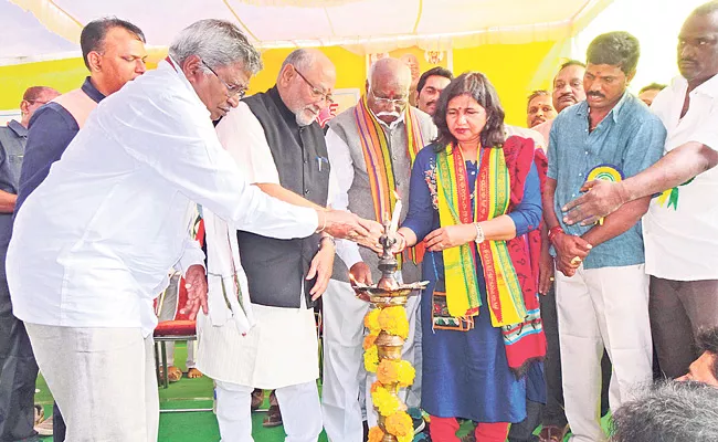 Prahlad Modi in Dwaraka Tirumala - Sakshi