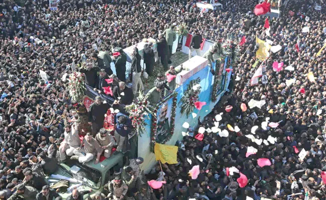 Stampede At Funeral Of Iran General Qasem Soleimani - Sakshi