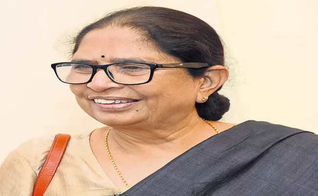 Shanta Sinha Comments About Amma Vodi - Sakshi