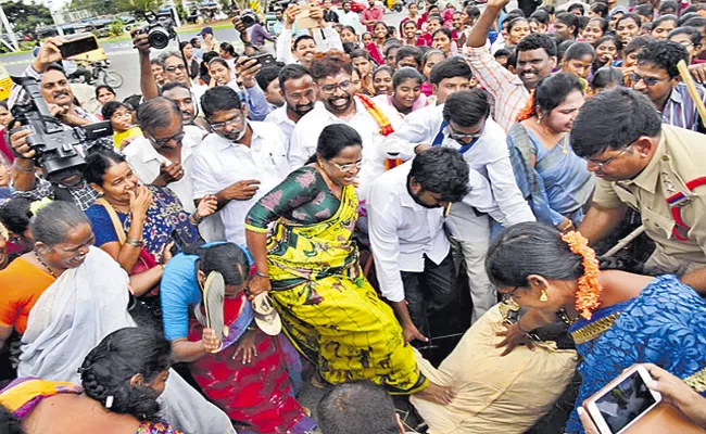 Protests All over Andhra Pradesh On Chandrababu comments - Sakshi