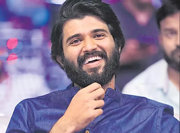 Vijay Devarakonda Gets His Styling And Look Done For Fighter - Sakshi