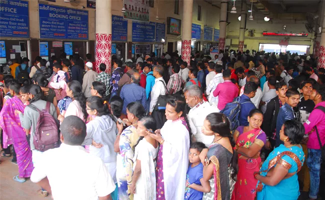 Sankranti Festival: Platform ticket price Temporary hiked  - Sakshi