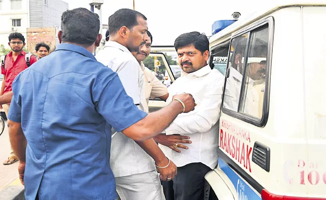 TDP Leaders Over Action At Benz Circle - Sakshi