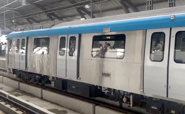 Ameerpet Rayadurg Route Metro Train Stops Due To Technical Issues - Sakshi