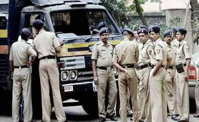 Mumbai Girl Missing After Filing Molestation Complaint Against DIG - Sakshi