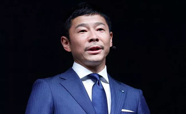 Japanese billionaire Yusaku Maezawa distributes over Rs 64 croreTwitter followers - Sakshi