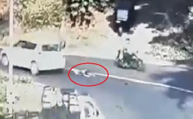 Kid Falls Off Running Car Survives Miraculously - Sakshi