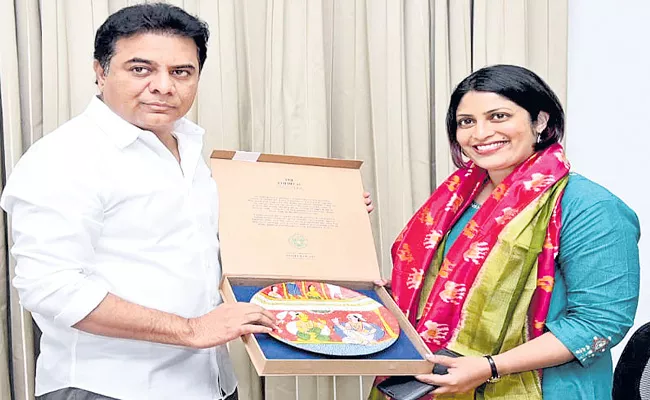 Priyanka Radhakrishnan Meets In Pragathi Bhavan - Sakshi