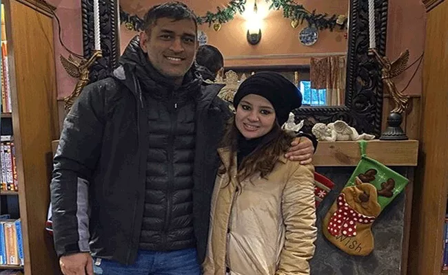 MS Dhoni Hilariously Trolls Wife Sakshi About Instagram Followers