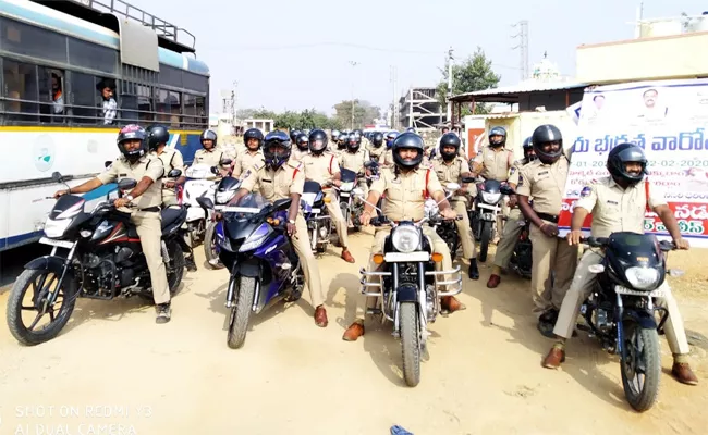 Mahabubnagar Police Awareness on Road Safety - Sakshi