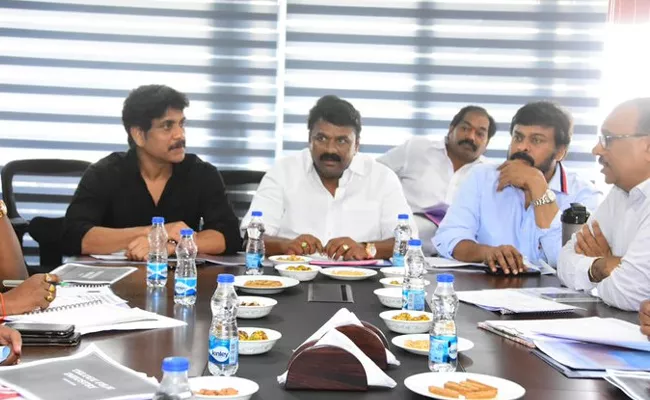 Talasani Srinivas Yadav Meets Chiranjeevi And Nagarjuna In Annapurna Studios - Sakshi