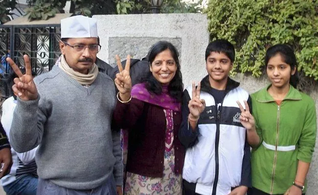  Arvind Kejriwal Gets Double Bonanza As His Wife Sunita Kejriwals Birthday Falls Today - Sakshi