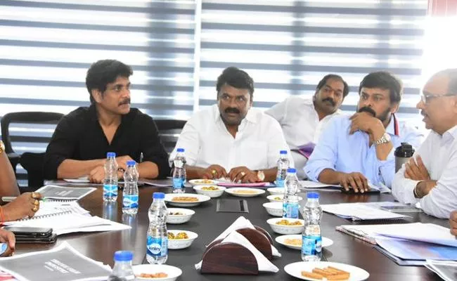 Talasani Srinivas Yadav Meeting With Chiranjeevi And Nagarjuna In Annapurna Studios - Sakshi