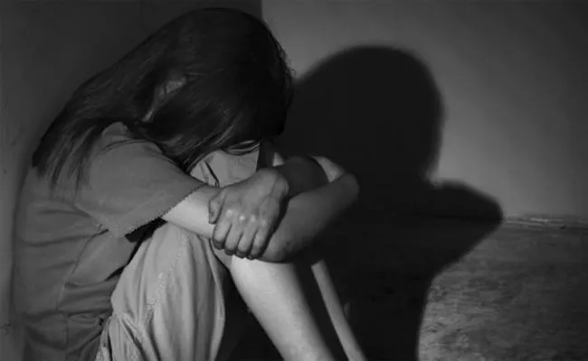 Druken Father Molested 19 Years Daughter In Nizamabad - Sakshi