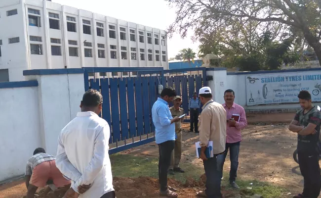 Vigilance Officers Enquiry On Illegal Water Connections In Hyderabad - Sakshi