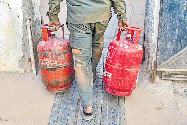 Govt hikes LPG price by Rs 144 per cylinder - Sakshi