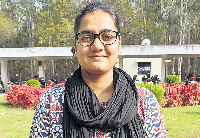 UoH Student Nandini Soni Bags Highest Package in Varsity History - Sakshi