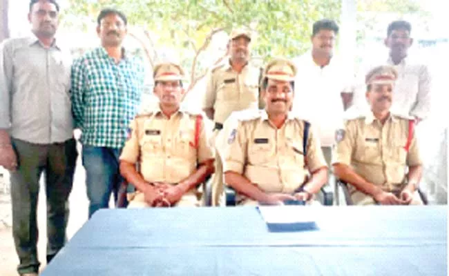 Person Murder Mystery  Enquired By Police In Nalgonda - Sakshi