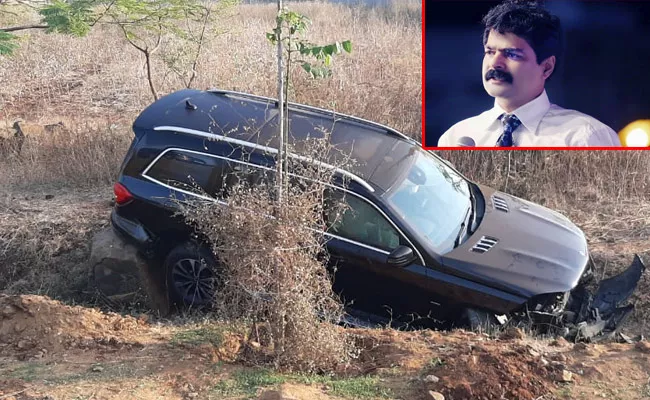 Brother Anil Kumar Car Met With Road Accident In Krishna District - Sakshi