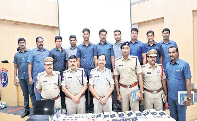 Fake Visas Giving Gang Arrested In Hyderabad  - Sakshi