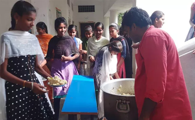 Maryala Rajanna Serving Free Breakfast To 10TH Class Students In Jagtial - Sakshi