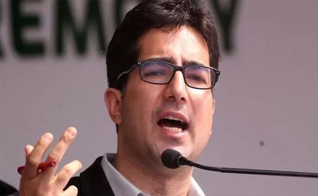 Former IAS Officer Shah Faesal Booked Under PSA - Sakshi