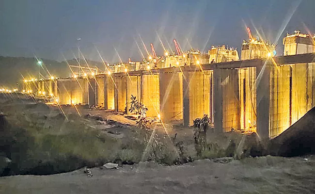 Sammakka Barrage Works At Tupakulagudem - Sakshi