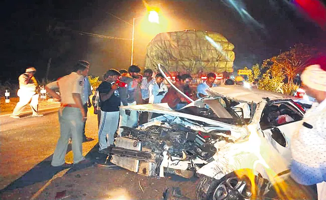 Road Accident In Annavaram Killed Two People - Sakshi