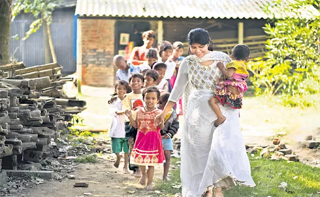 Maitreya Banerjee Social Workers Special Story At Kolkata - Sakshi