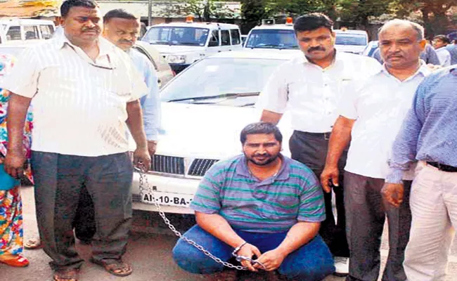 Qureshi Arrest in Robbery Case - Sakshi