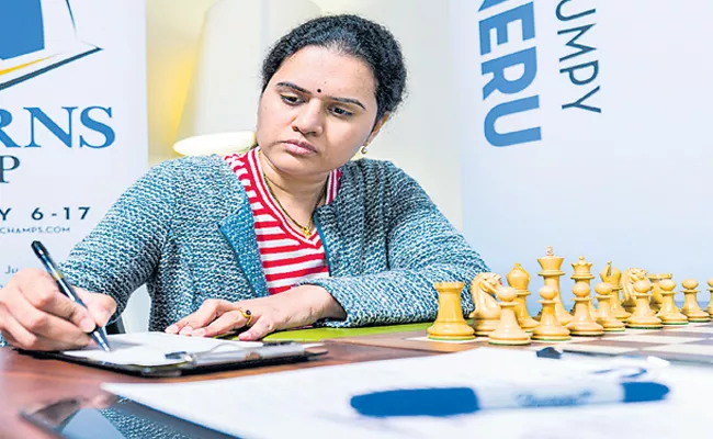 Hamphy Took The Lead In The Cairns Cup International Chess Tournament - Sakshi