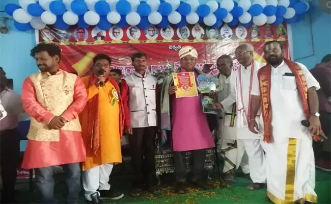 HM Murali Honor With Kalathma In Chennur - Sakshi