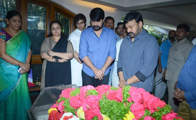 Chiranjeevi Consoles Actor Srikanth - Sakshi