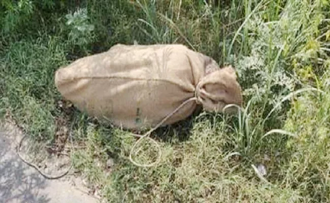 Young Man Deadbody Found Without Head in Tamil nadu - Sakshi