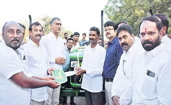 Harish Rao Said Siddipet District Should Be Top In Development - Sakshi