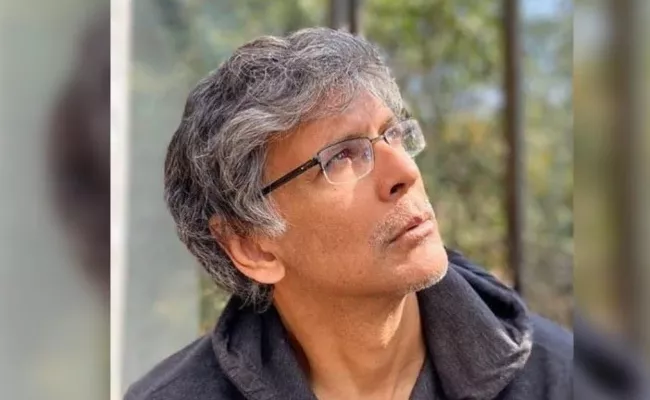 Milind Soman Pours His Heart Out In Emotional Post For His Dad - Sakshi